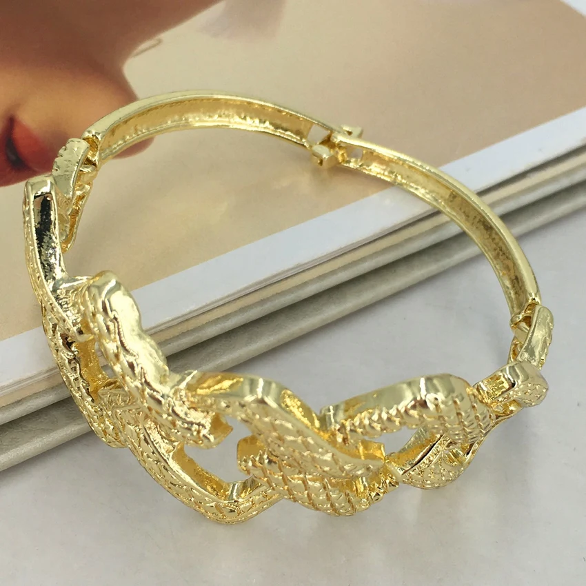 14K Gold Italian Gate Bracelet | Kirsten's Corner – Kirsten's Corner