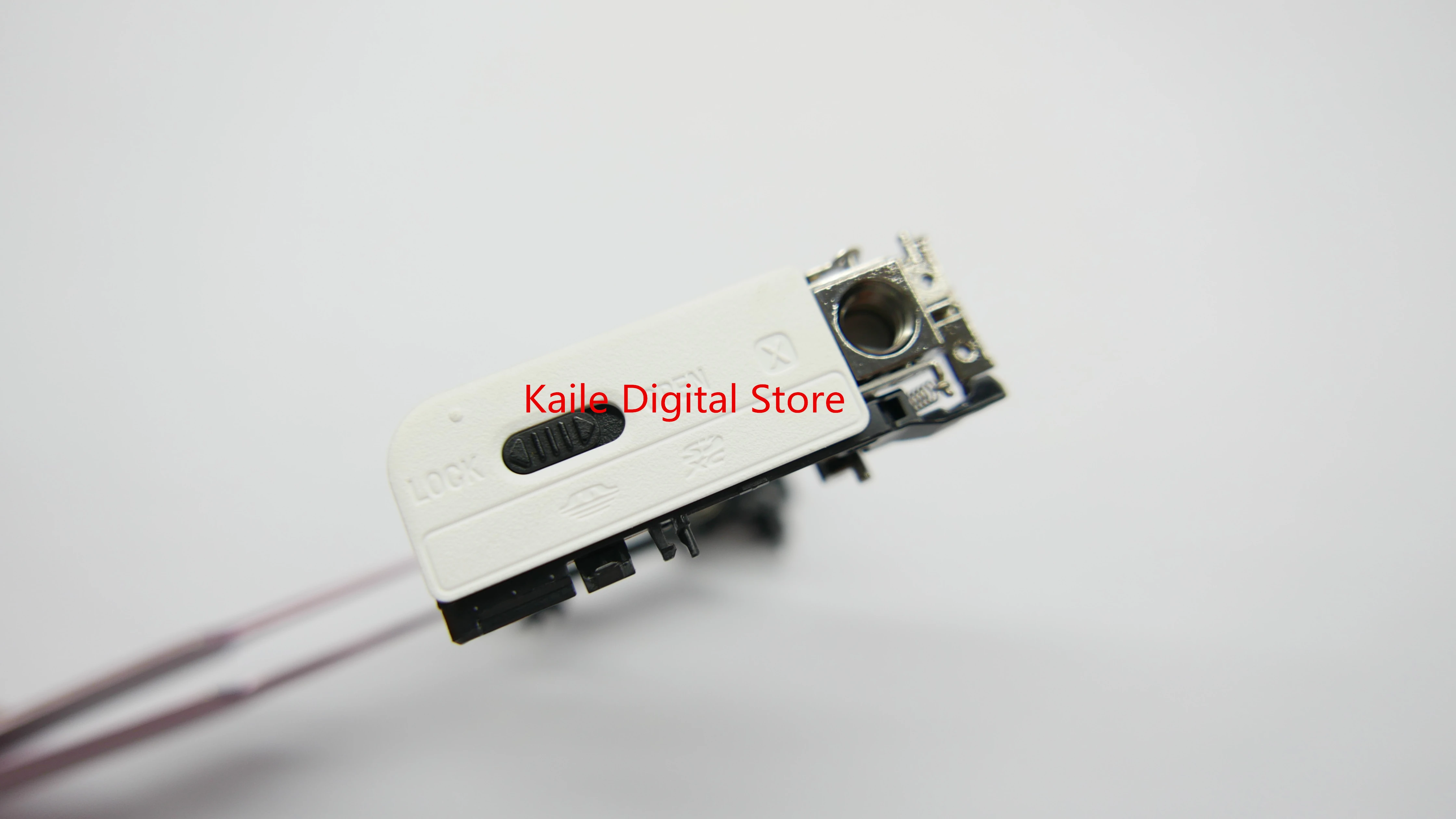 

New Original Repair Parts For Sony ZV1 ZV-1 Door Cover Lock Lid Assy With Battery Box（White）