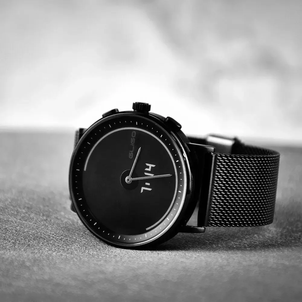 The first quartz movement hybrid Eink Smart Watch with 30 days
