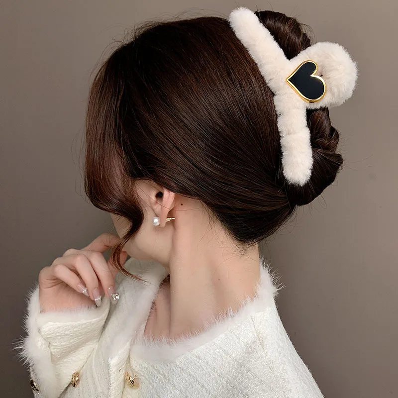 Рисунок 3 - Женские плюшевые заколки для волос