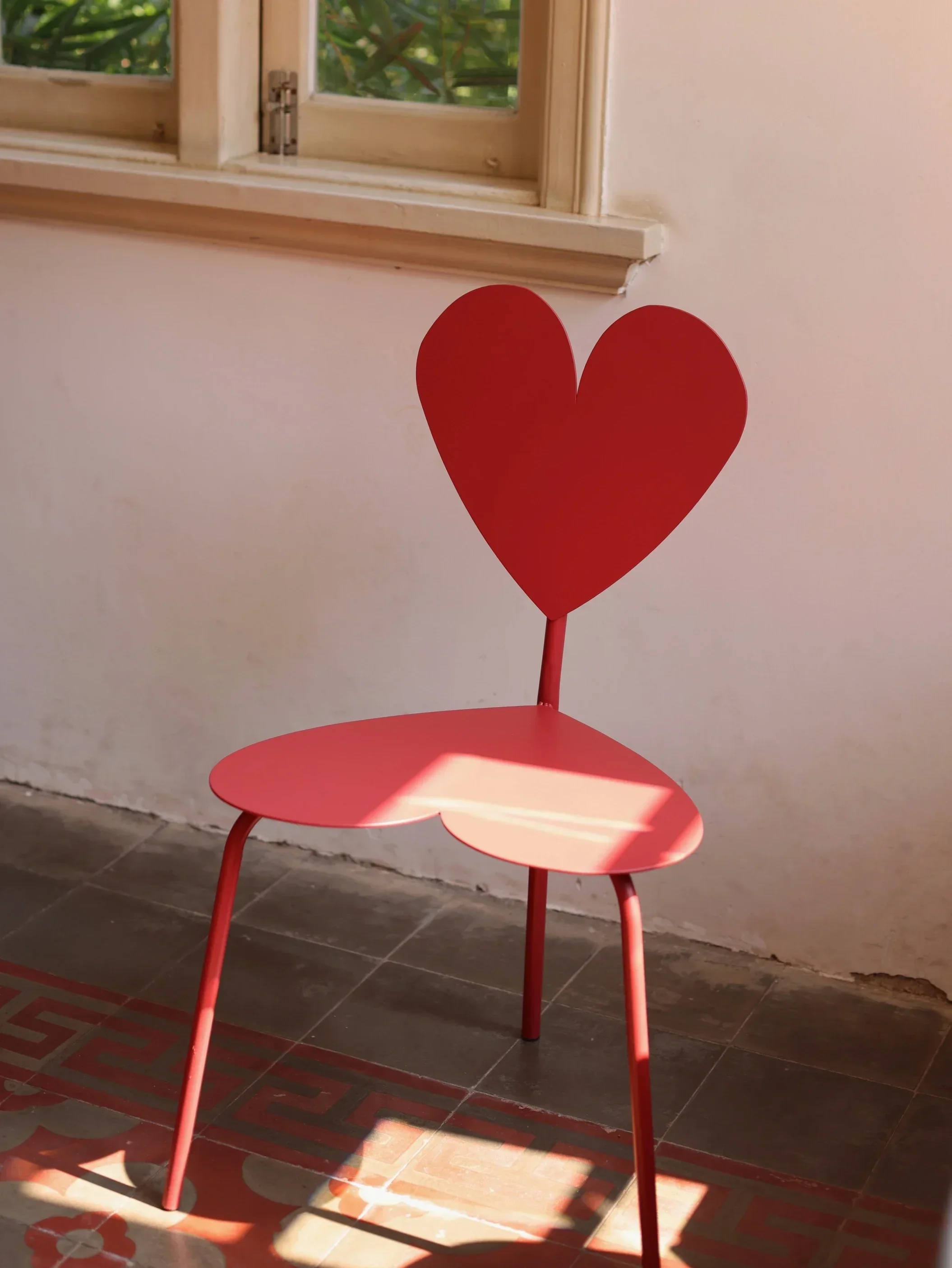 Heart red design chair, extremely simple metal, modern art swing - Main Image