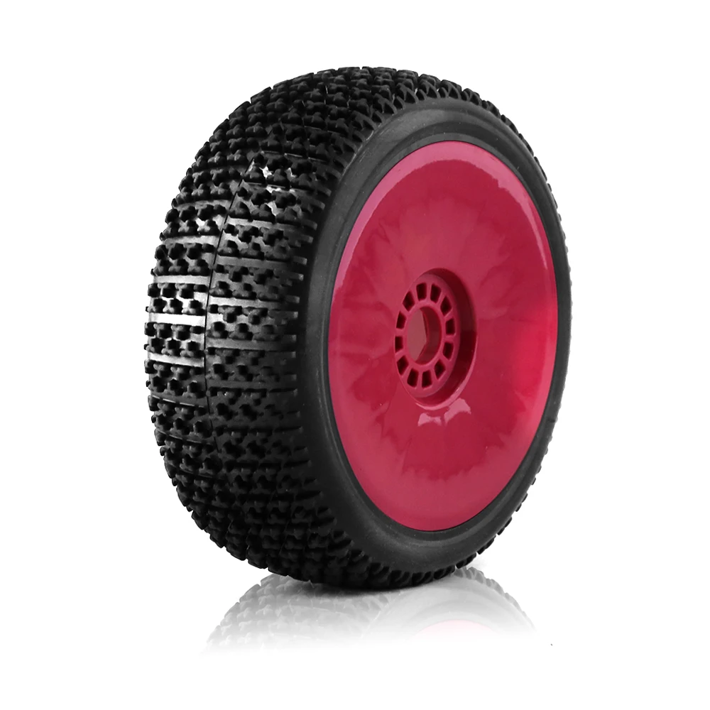 Pneus de buggy RC 1/8 tout-terrain avec moyeux hexagonaux 17mm, montrés sur une surface en terre.