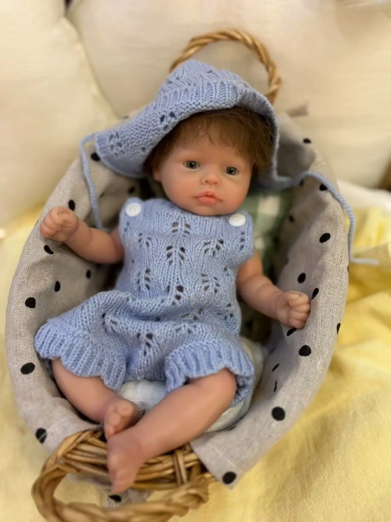Mehrfarbiges Pullover-Set, geeignet für 10–12 Zoll große Silikonpuppen, Puppenkleidungszubehör, 7 Farben süßeste Pullover-Outfits – Detail 12