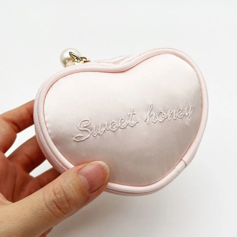 

Портативная шкатулка для ювелирных изделий в форме сердца, тканевая мягкая сумка для хранения, модная маленькая сумка для ювелирных изделий, симпатичная косметичка для девушек