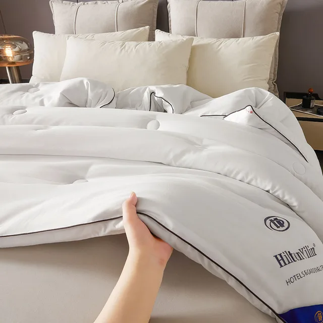 Luxury Hotel Comforter – Soft, Fluffy & All-Season Quilt