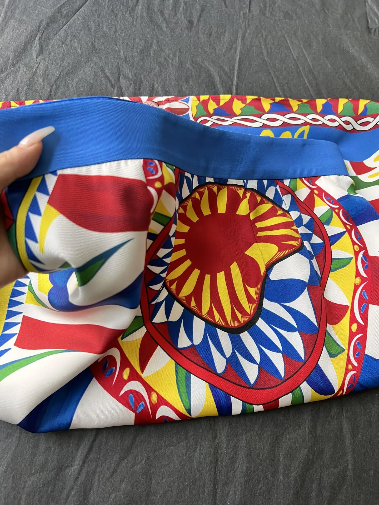 

Fall 2023 Wheel Print Pure Silk Twill Skirt Double-sided Fabric Vibrant Colors Premium Quality Fashion Upgrade