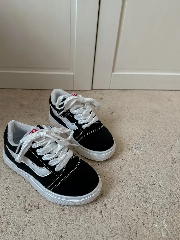 Children's Spring and Autumn Board Shoes Fashion Girl Dragon Fruit Casual Boy Light Non-slip Sports Shoes