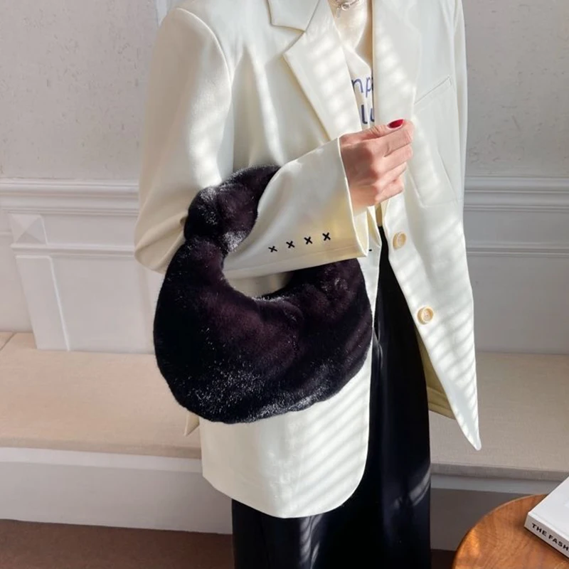 Winter Women's Half Moon Fur Handbag Small Plush Wrist Bags for Ladies Fashion Furry Short Handle Clutch Phone Bag Coin Purses