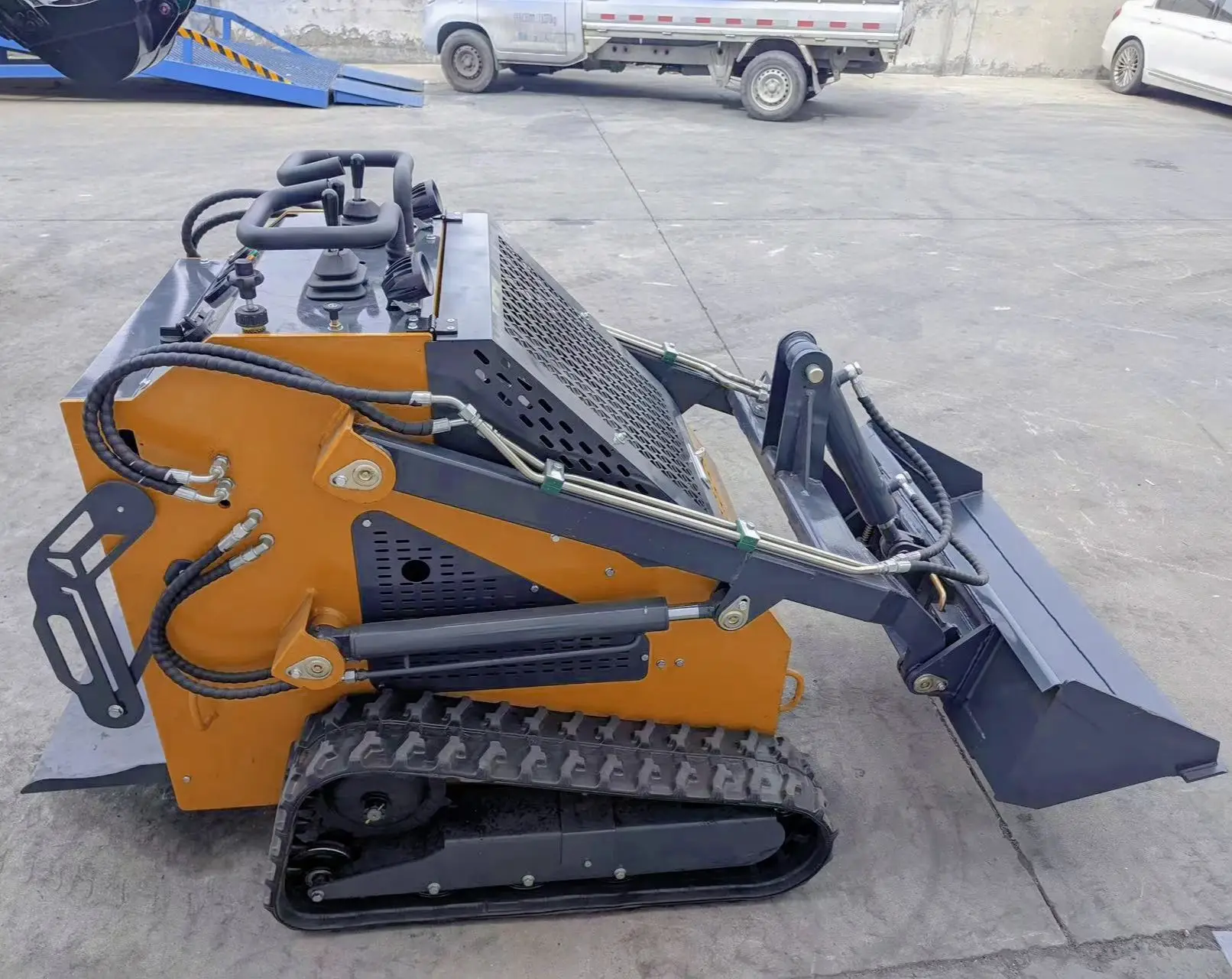 Customizable Mini Skid Steer Loader Multiple Use Crawler Loader with EPA Engine