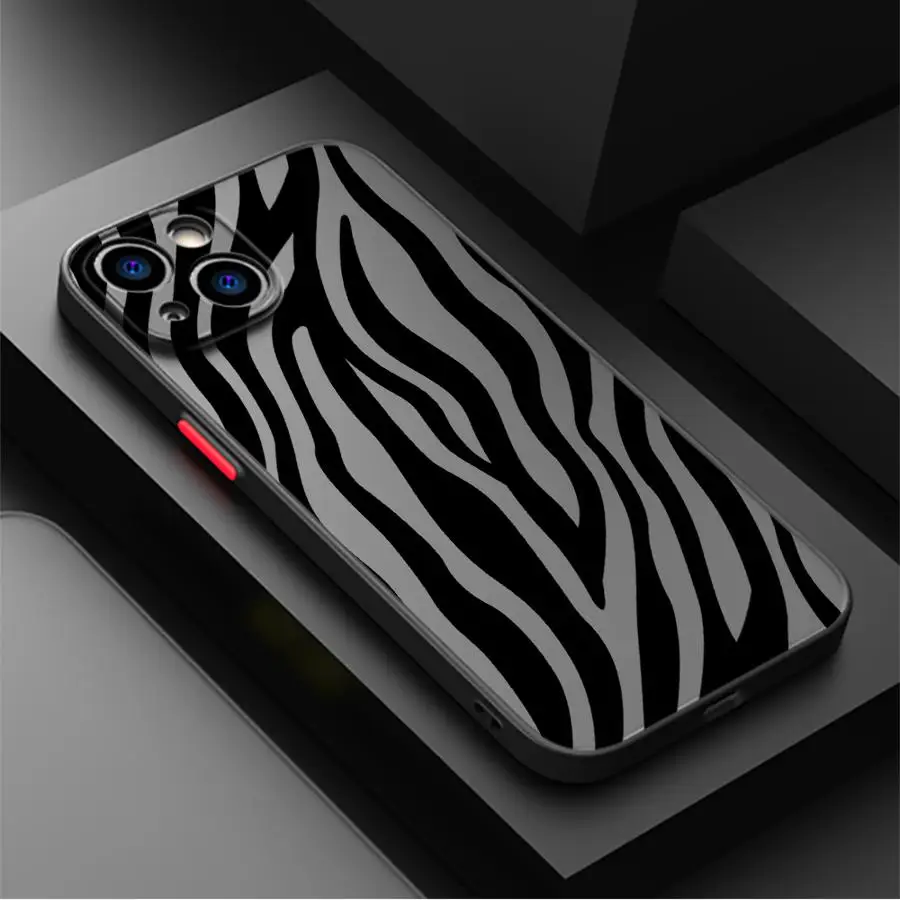Sleek Leopard Print Phone Case - Stylish and Protective Cover