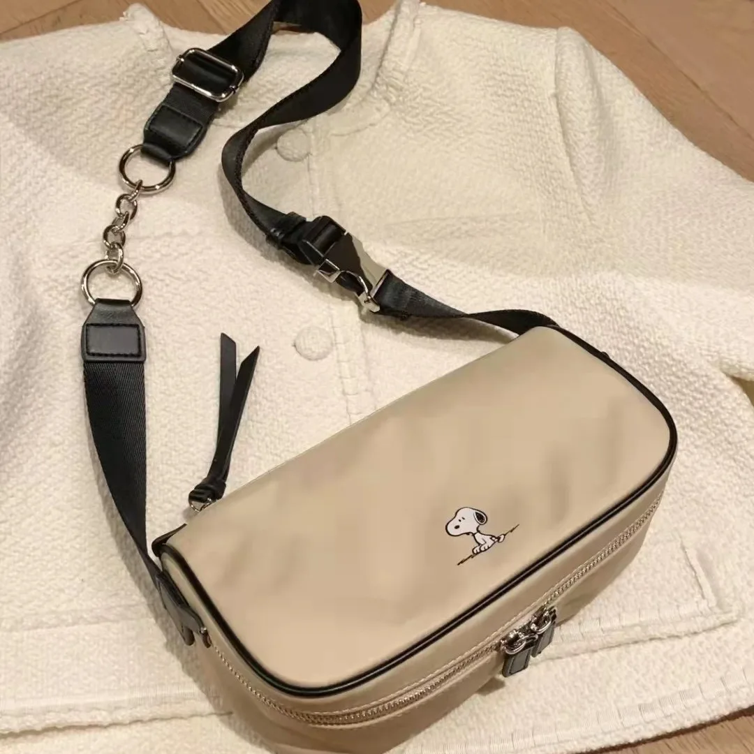Snoopy Women's Bag Aesthetic Bags Girl Simple Fashion Large Capacity Wide Strap Crossbody Bag 2024 Leather Waterproof Zipper Bag