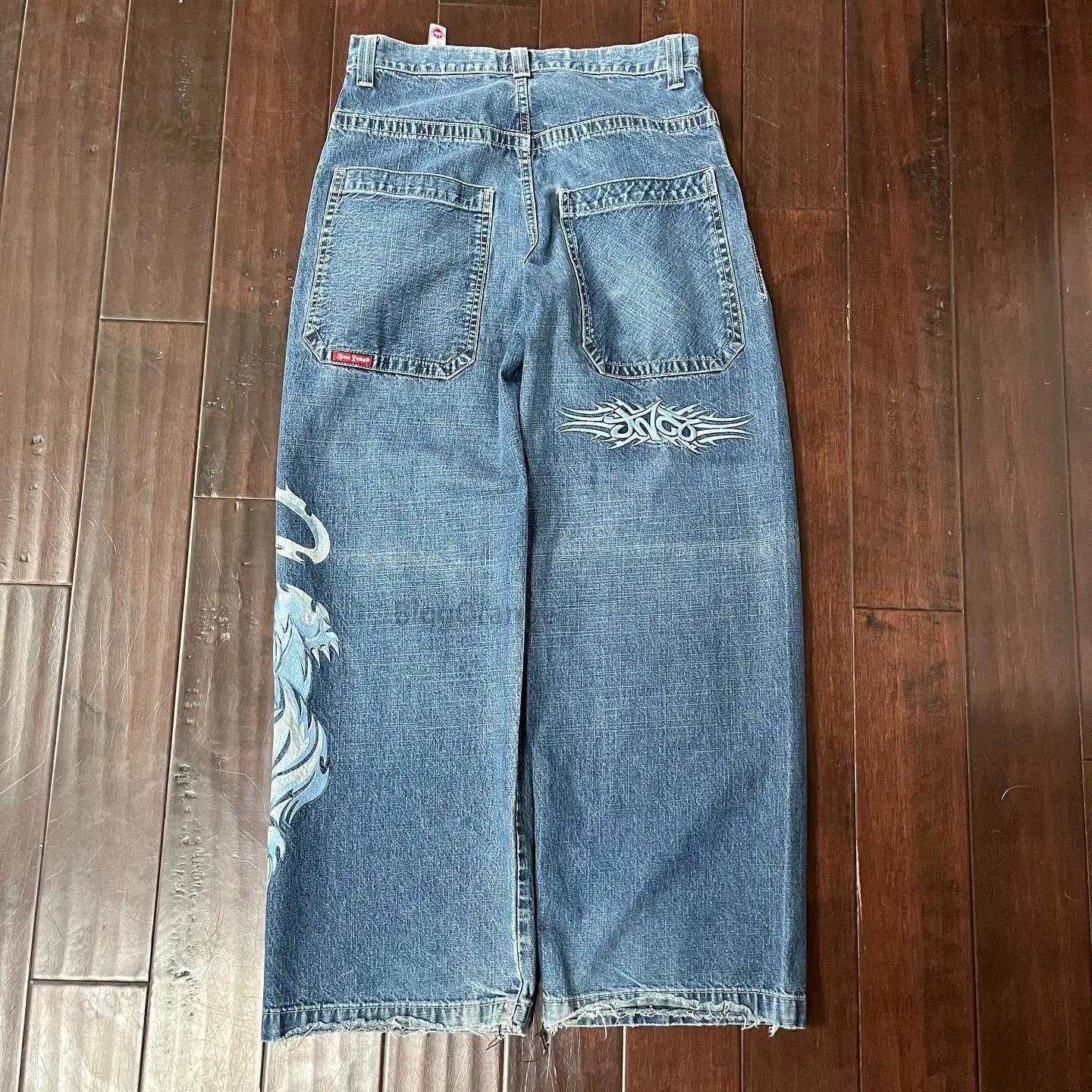Рисунок 4 - Джинсы JNCO Y2K в стиле Харадзюку