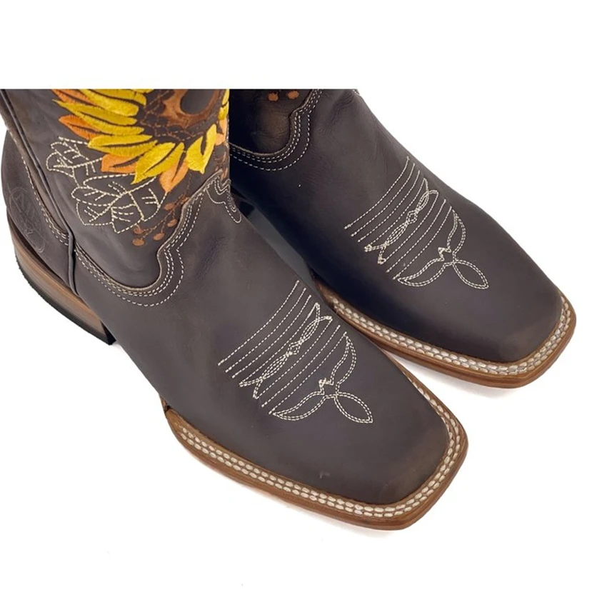 Women's Embroidered Western Boots 6