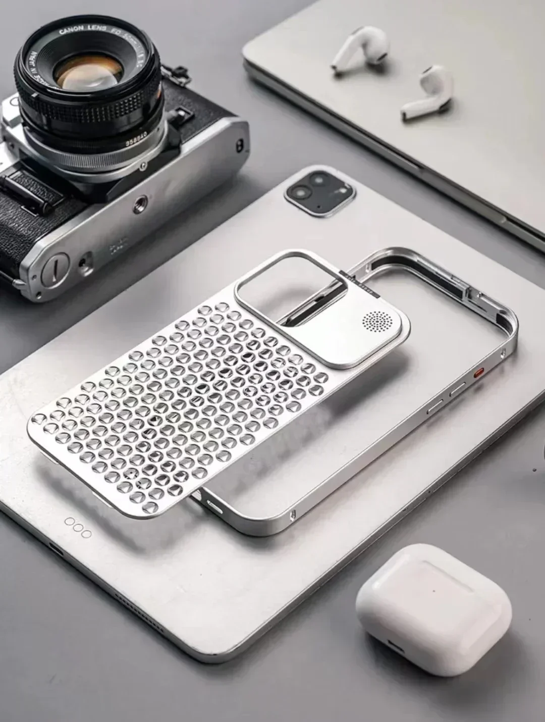 Luxury Aromatherapy Metal Case For iPhone 15 Plus 14 13 12 Pro Max Hollow Heat Dissipation Shockproof Cover Auto Popup Design