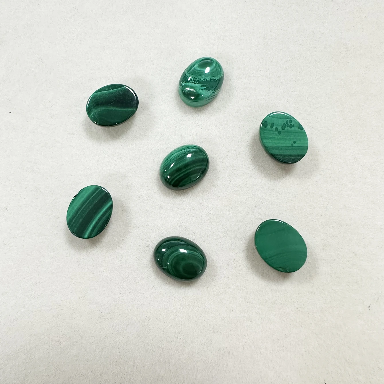 Factory Bohemian Malachite Oval Cabochon Vivid Green Natural Gemstone For Ring Earring Necklace Healing Jewelry Making