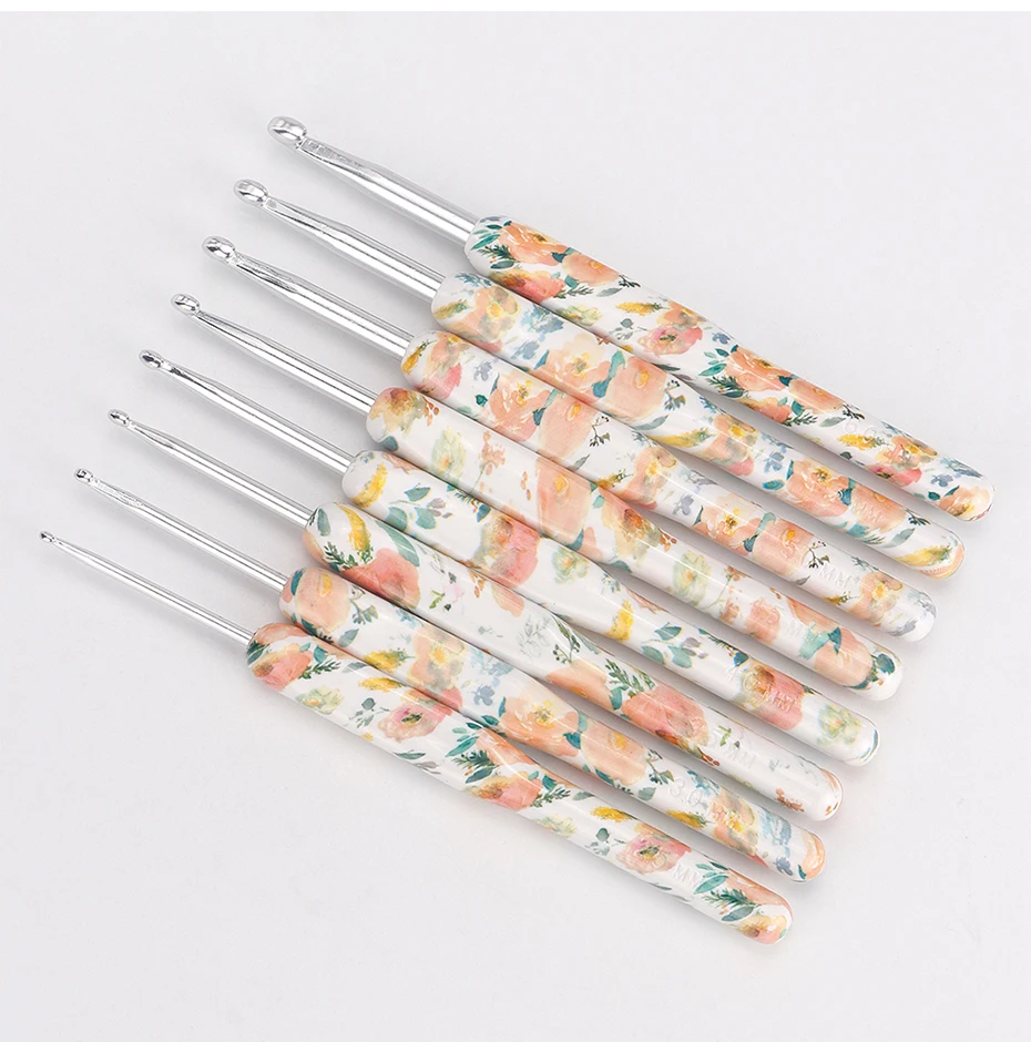 8 Size Crochet Hooks Set, MultiColor, 2(B)-6mm(J) Ergonomic Crochet Hooks with Case for Arthritic Hands, Crochet Lovers Gift