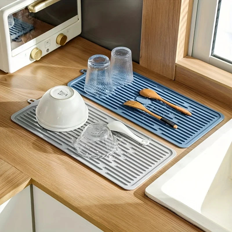 Tappetino per asciugare i piatti in silicone premium con design a pendenza - antiscivolo, resistente al calore, pad di scarico ad asciugatura rapida per il bancone della cucina (Nero, 48*35cm