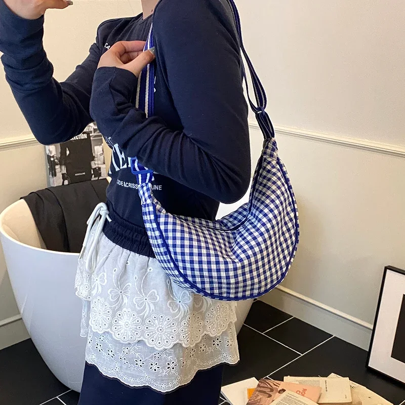 Plaid Crossbody Bag Casual Dumpling Bags Sweet Chest Pack Canvas Messenger Bags Simple Shoulder Bag Outdoor Travel Wallet Pack