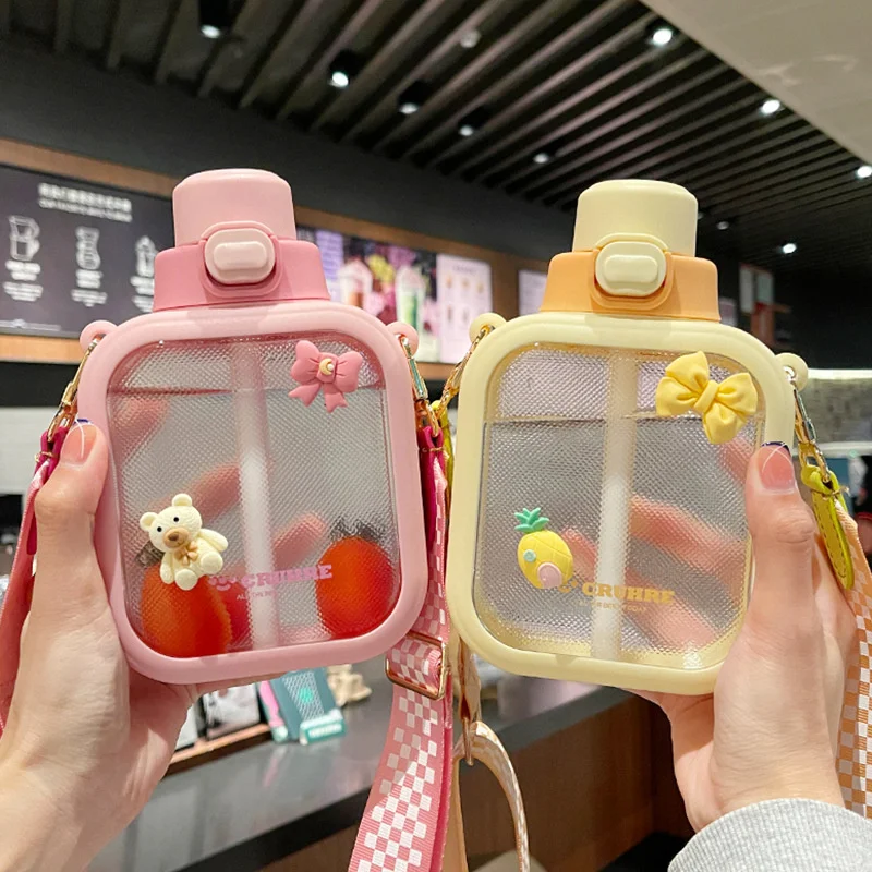 

Cute Square Water Cup Cute Girl Large Capacity Outdoor Bottle Portable Water Cup Plastic Drinking Bottle with Straw 700ML