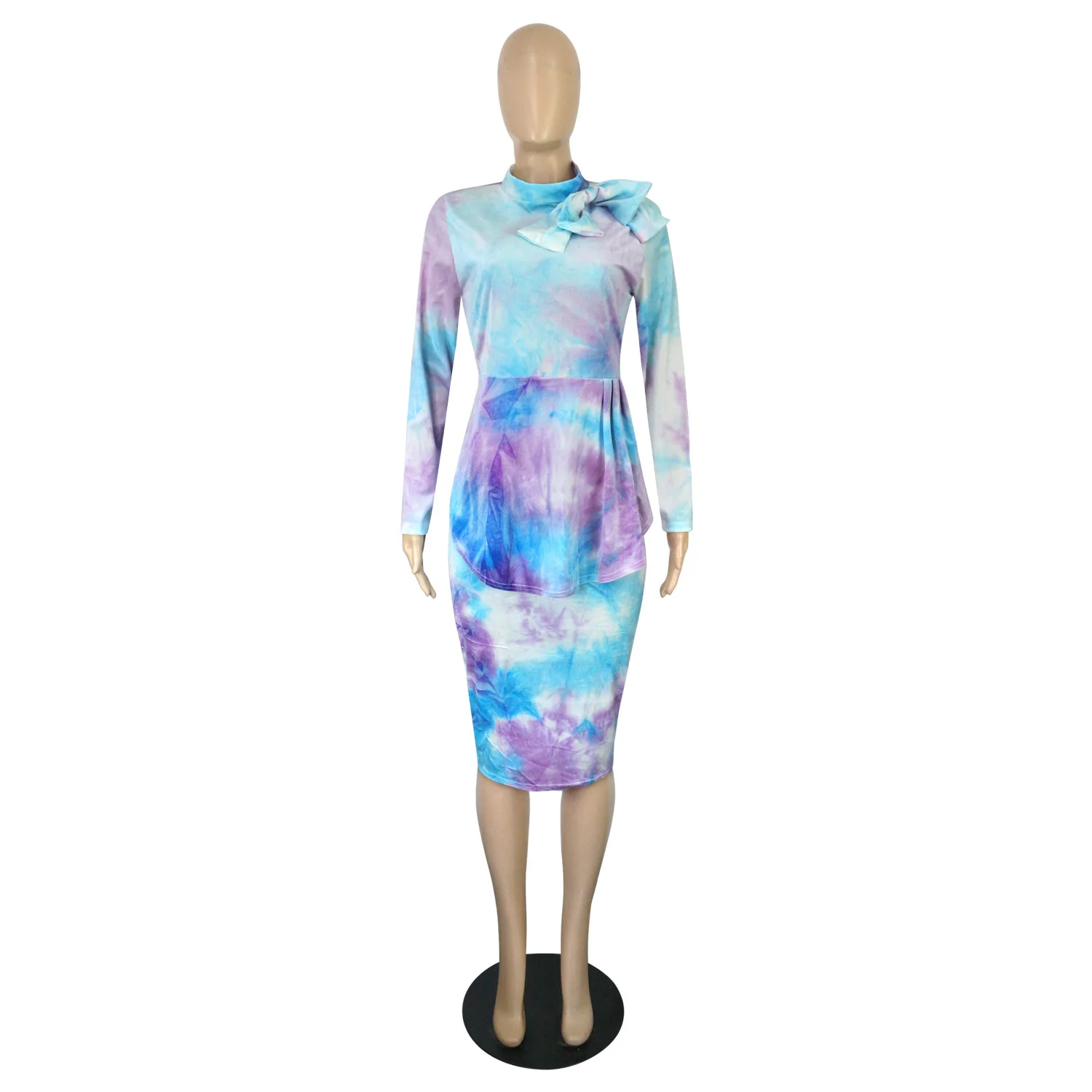 Рисунок 4 - Женское платье с длинным рукавом и бантом