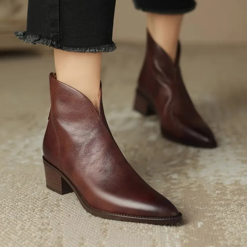

Ботильоны женские с острым носком, в британском стиле ретро, короткие кожаные, с V-образным вырезом, на среднем каблуке, коричневые, Осень-зима
