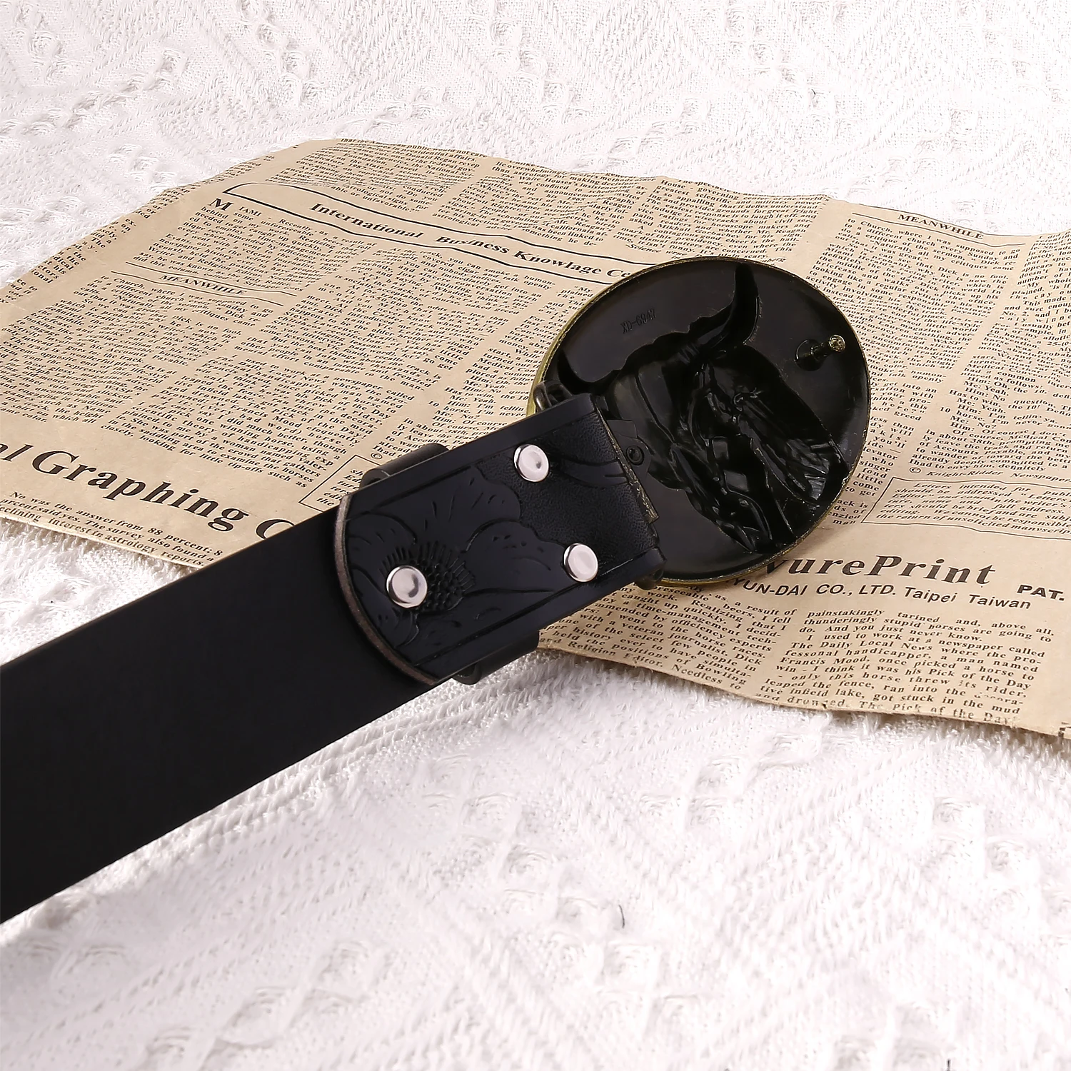 Classic retro Cow Head Belt Cowboy Essential Engraving Embossed Texture Three-dimensional Buckle Head plaid and Durable