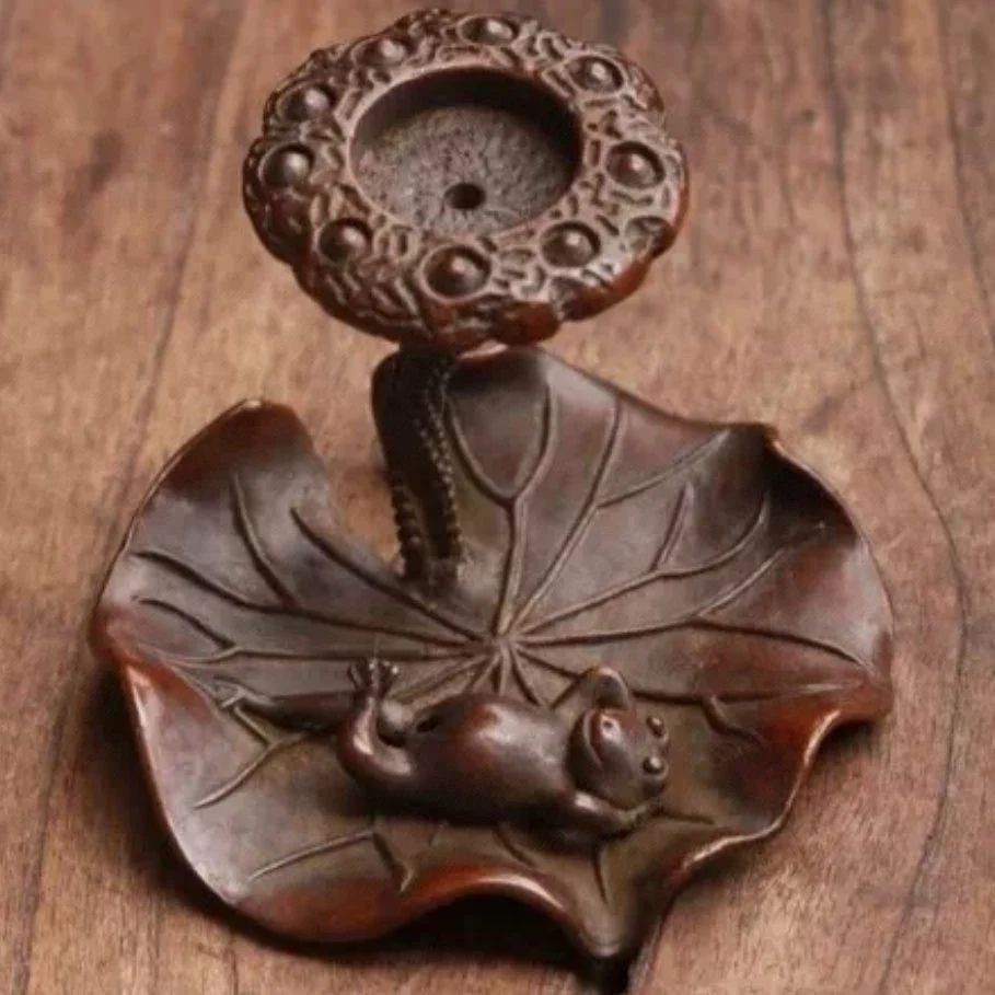 

Solid lotus leaf frog modeling backflow fragrant insert small copper tea pet cover tea props bronze carving pieces by hand.