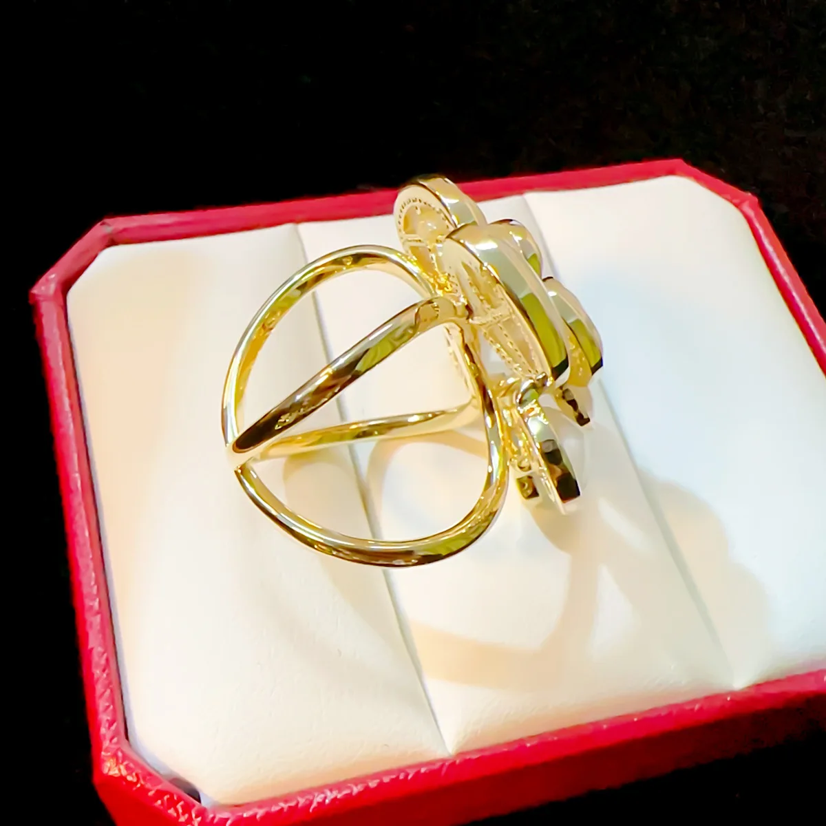 Little Fragrance CHA Flower Silk Scarf Buckle Is Fashionable And Versatile, Opal Flower Scarf Buckle Is Popular Corner Buckle