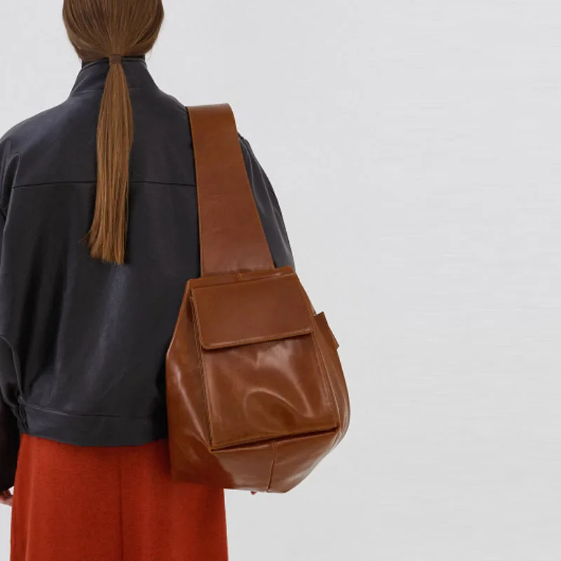 

Large Capacity Shoulder Bag Soft and Simple Retro Single Shoulder Bag Men and Women Wide Shoulder Straps Crossbody Chest Bag