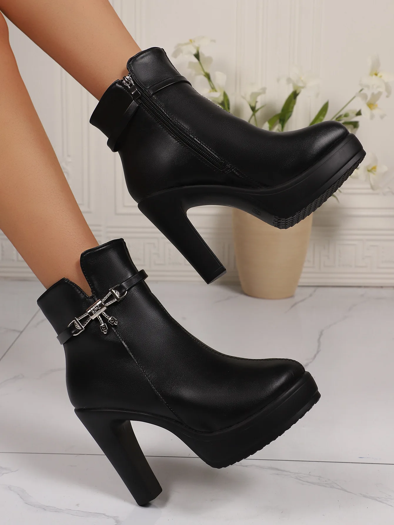 Modische Stiefeletten, einfarbig, runder Kopf, seitlicher Reißverschluss, Design, Herbst-Winter, Damenmode, hochhackige Stiefeletten, Größe 36–43 – Detail 15