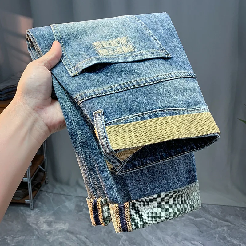 Рисунок 4 - Мужские джинсы с вышивкой