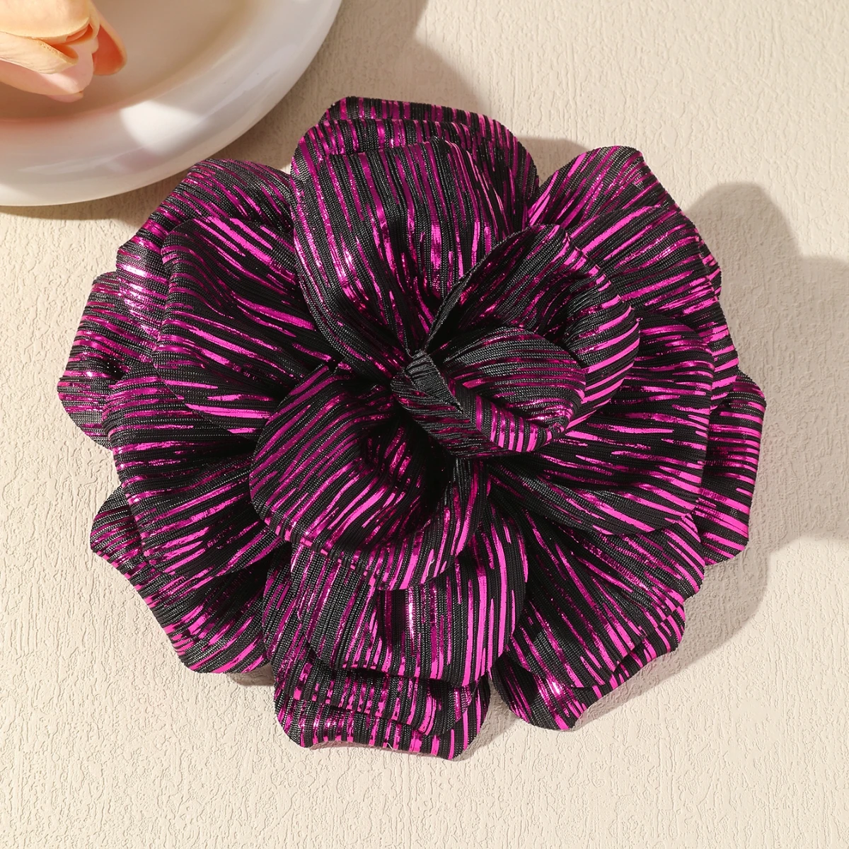 Shimmering Metallic Stripe Floral Brooch Hair Clip Dual-Use Fashion Accessory Women's Outerwear, Dresses, and Party Decorations