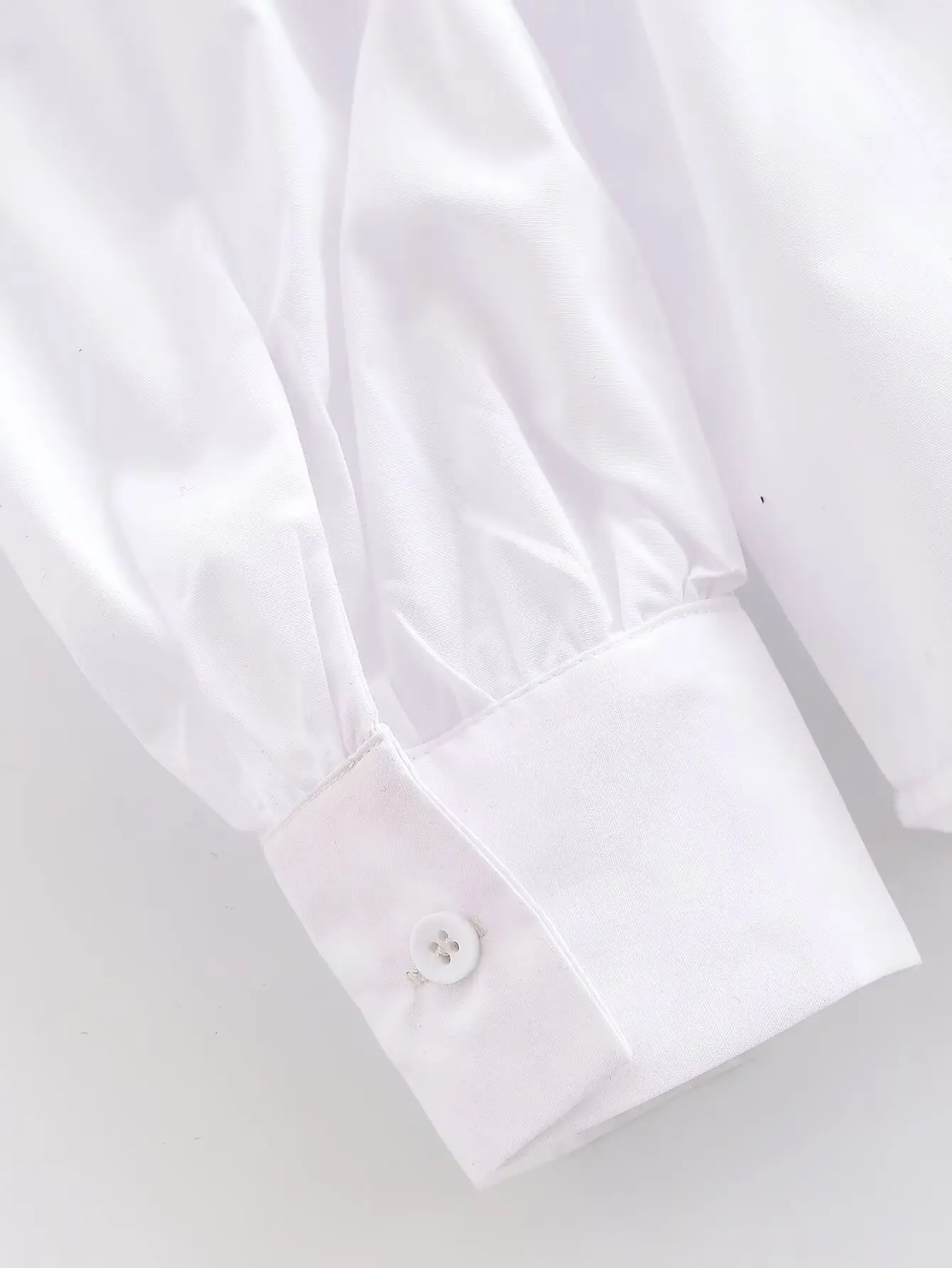 Women's Black White Spliced Fake Two-Piece Tops Spring New Female O-Neck Long Sleeved Pullover T-Shirt Fashion Casual Lady Tops