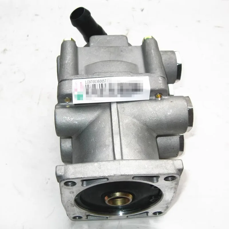 Brake Master Cylinder Brake Pump for CNHTC SINOTRUK HOWO Light Truck Parts LG9700360057
