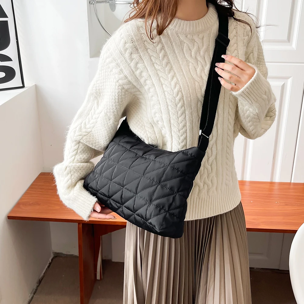 YILINRUI Woven Cotton Padded Women Shoulder Bag Brands Designer Stuffing  Down Crossbody Bags for Women 2021 Knitting Handbag