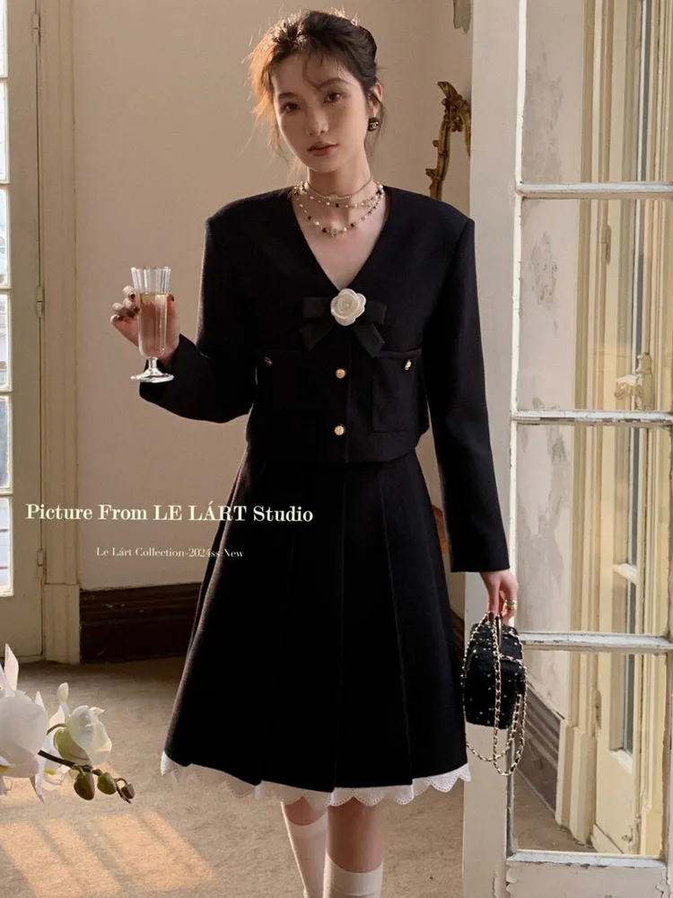 Рисунок 6 - Короткий Блейзер и юбка BJTZ с V-образным вырезом