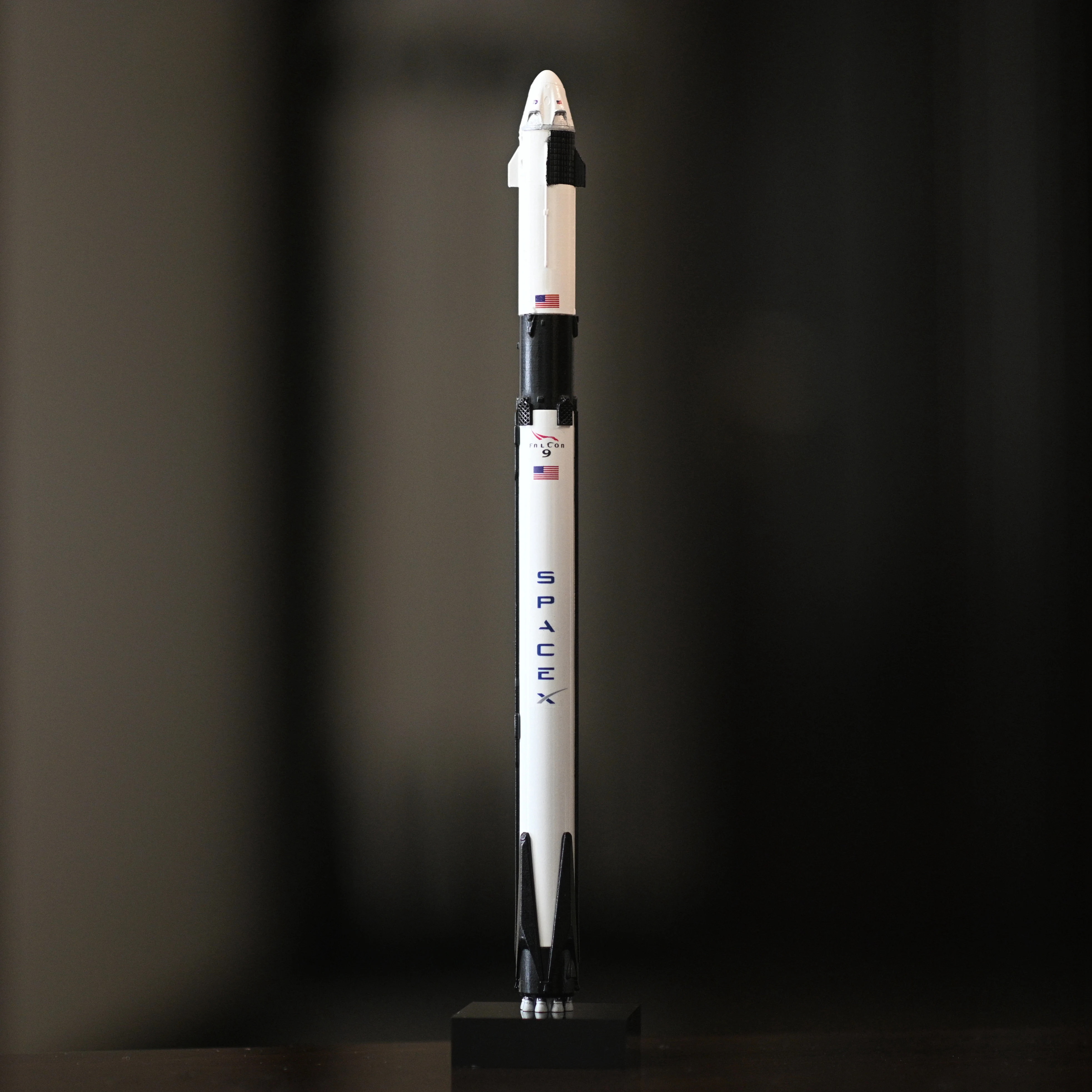 SpaceX Model Rocket Falcon 9 Crew Dragon Model Spacecraft Toy Desktop