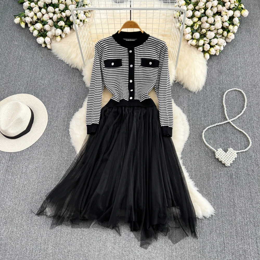 

High-level Sense of Light Luxury Temperament Round Neck Plaid Knitted and Received Waist Thin Irregular Mesh Dress Women