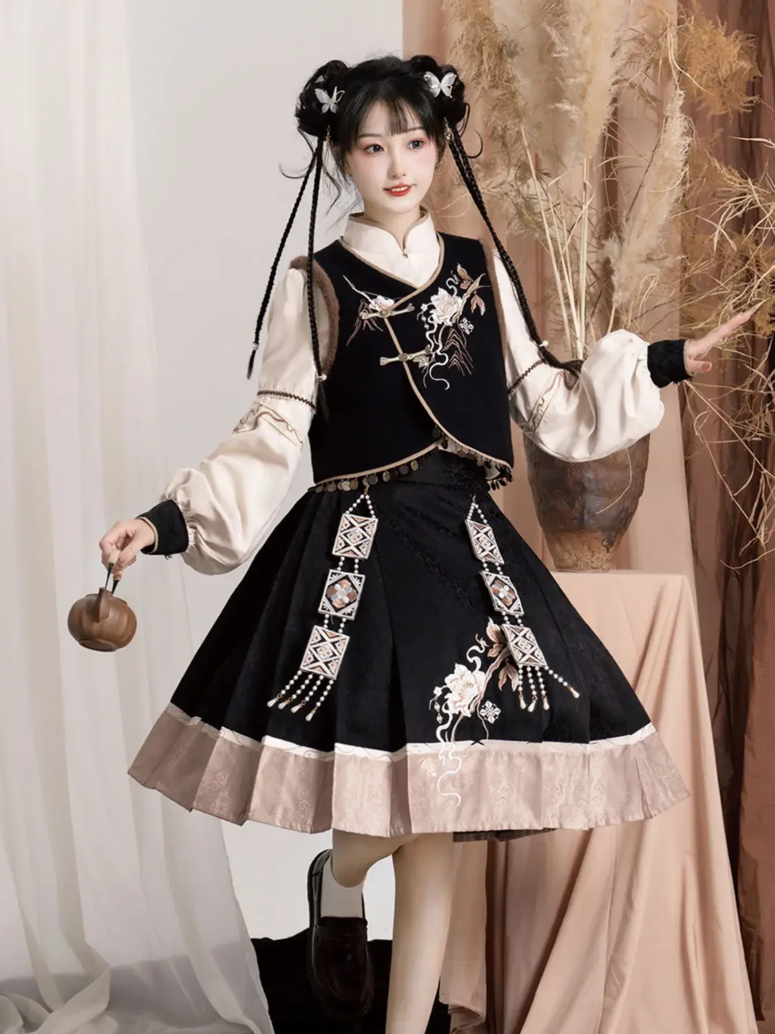 

Hanfu Improved New Chinese Han Element Costume Women's Daily Dress Vest Embroidered Horse Face Skirt Set For Autumn And Winter