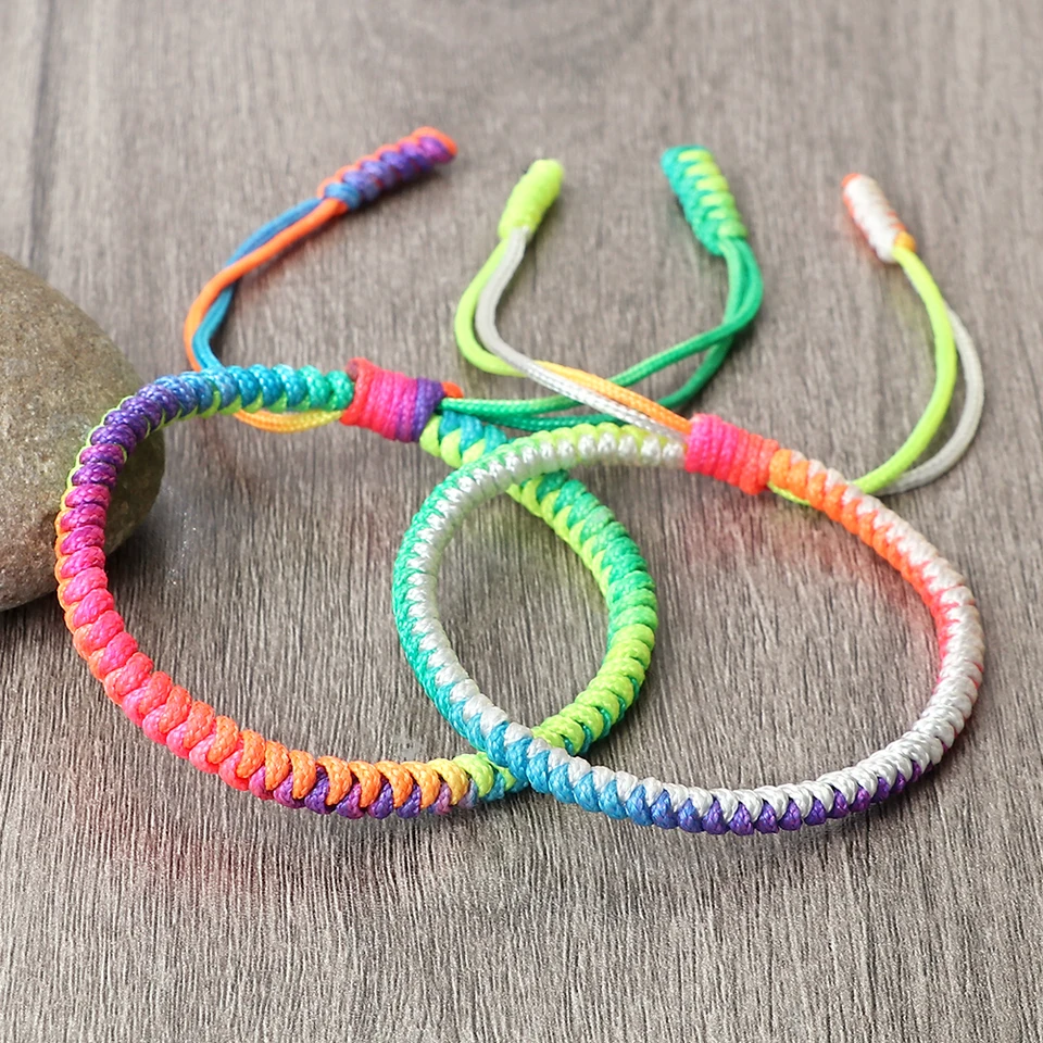 Dochais Set di braccialetti da surfista, 7 pezzi di braccialetti arcobaleno Braccialetto con perline Boho, braccialetto con perline colorate Braccialetto con corda elastica