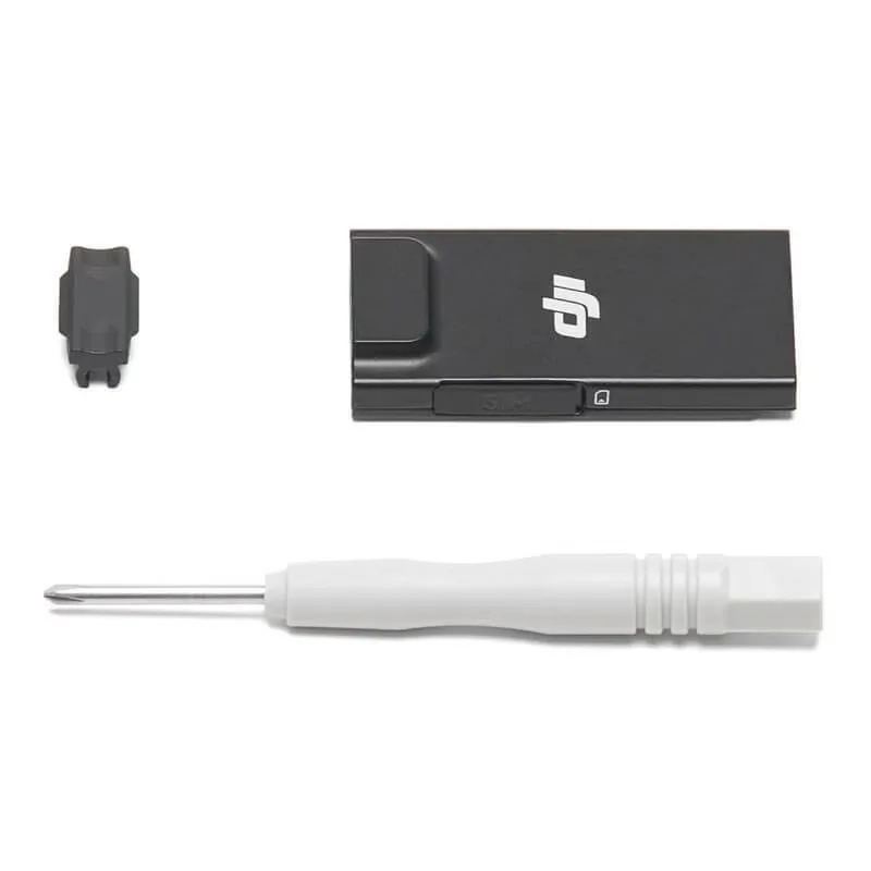 Dongle 2 pour DJI RC Plus, module cellulaire TD-LTE, installé sur une télécommande DJI RC Plus.