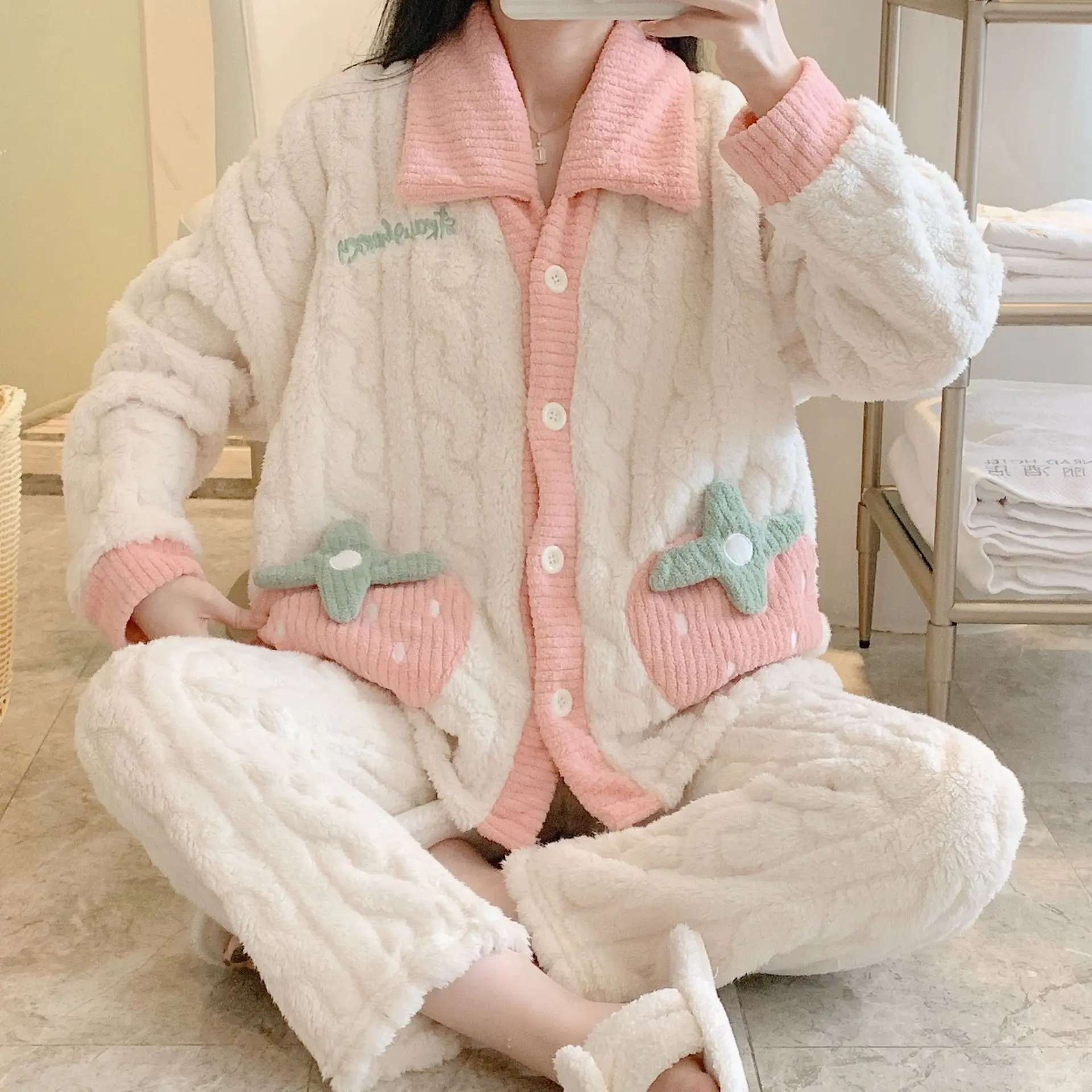 Coral Velvet Pajamas Women's Cardigan Plush Thickened Loose Fitting Home Clothing Set