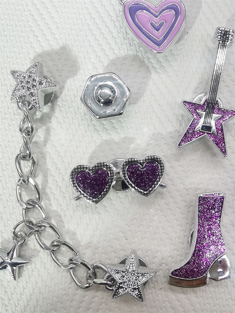 8 Stück Lila Punk-Rock Schuh-Charms DIY Ketten-Dekorationen Musik-Gitarre Clog-Schuhe Schnallen Zubehör Herzförmige Schuhclips – Detail 5