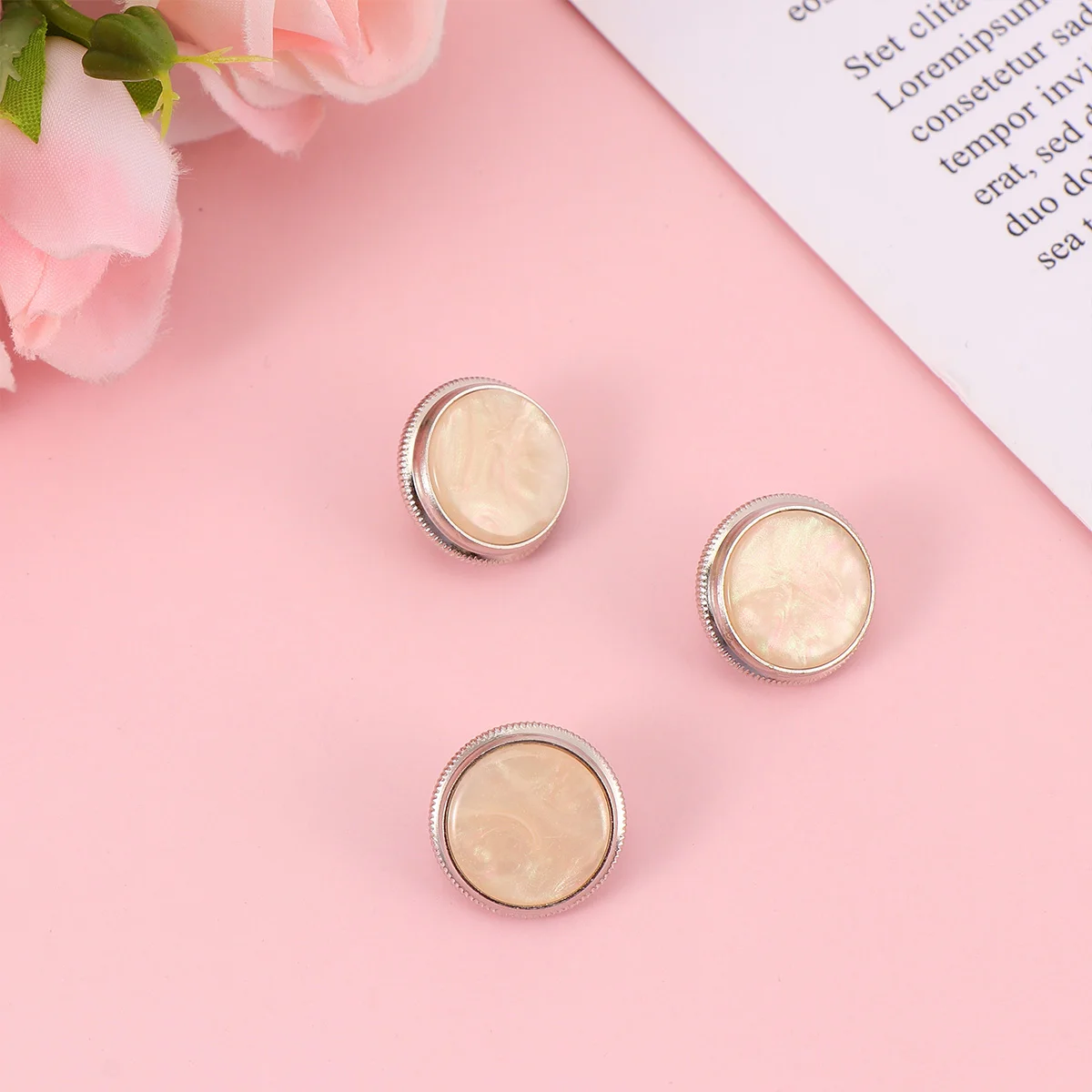 

Trumpet Buckle Buttons Piston Button Snap Press Cover Trumpet Buckle Snap Musical Instrument Accessory Tool 2X2X1.5cm