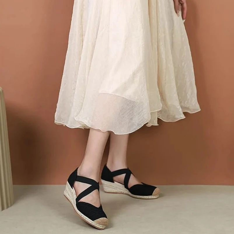 صنادل نسائية لعام 2025 أحذية قماشية بكعب عريض أحذي...