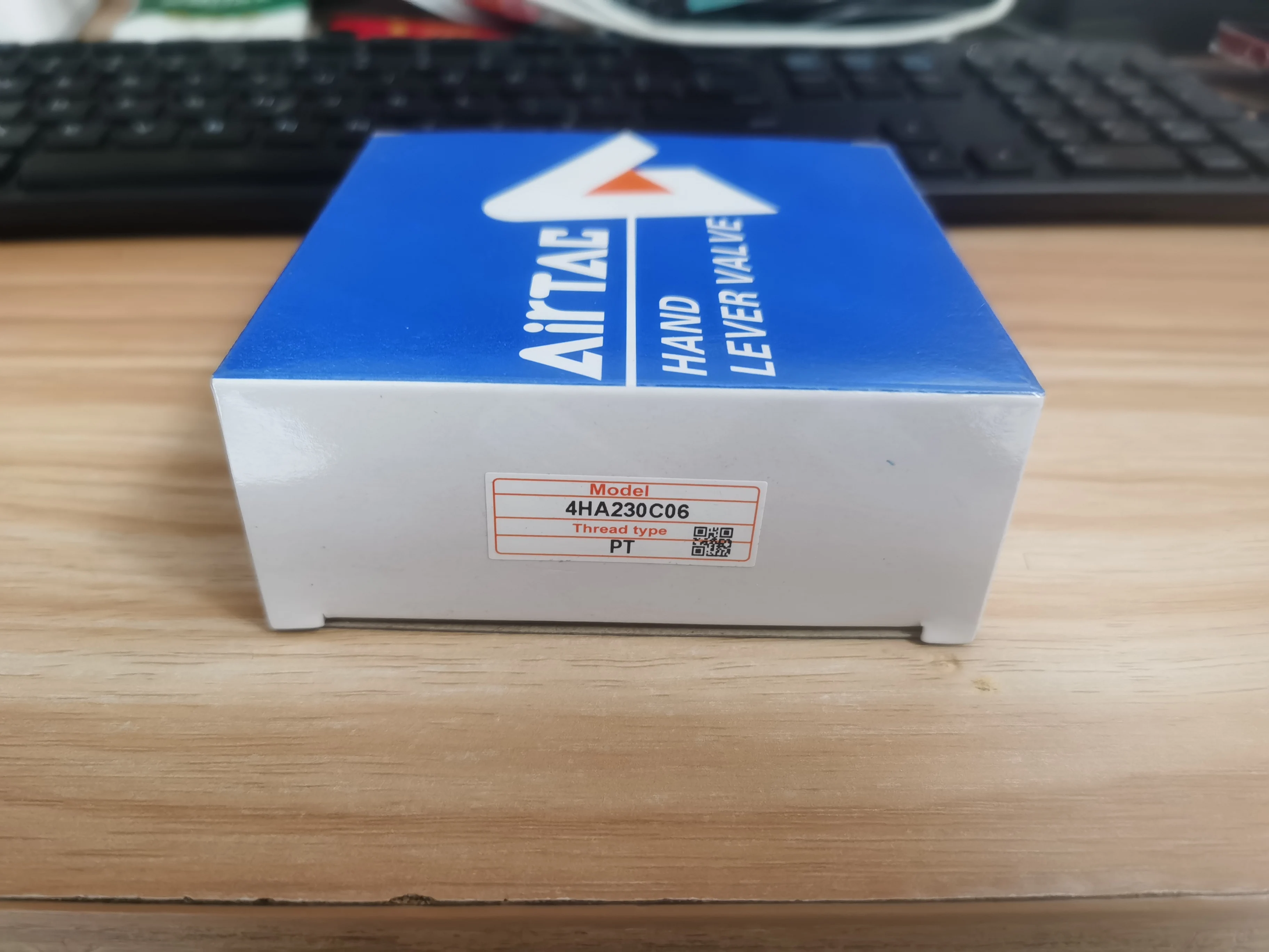 

1 шт. новый ручной рычажный клапан AirTAC 4HA230C06 4HA230C-06