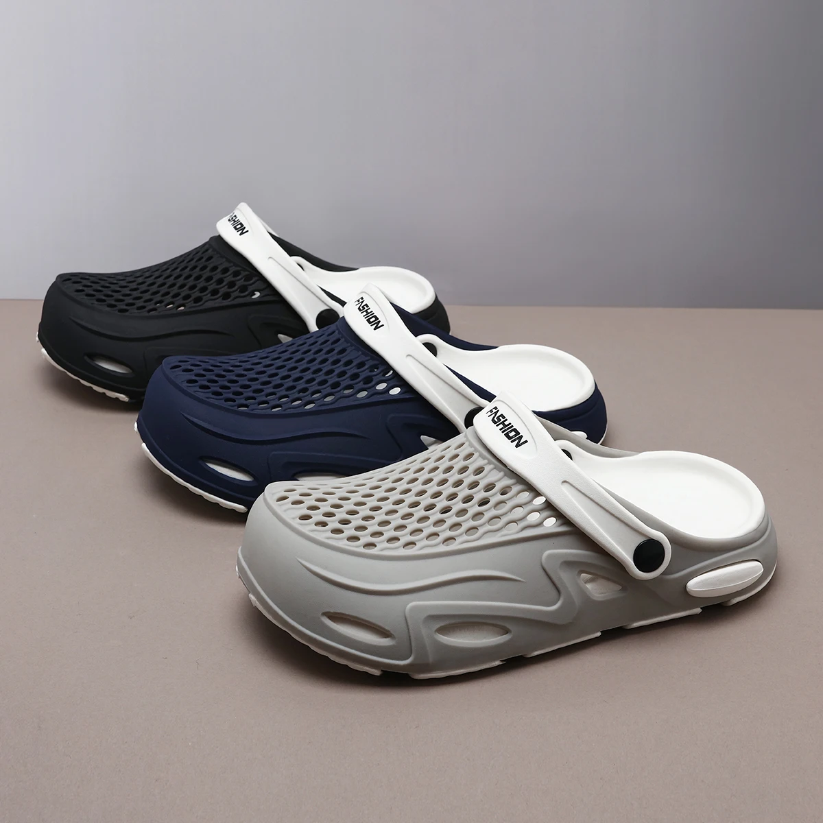 2025 New Design Sandals for Men Thick Bottom Fashion Slippers Mens Garden Shoes Solid Color Breathable Clogs Casual Beach Shoes 4
