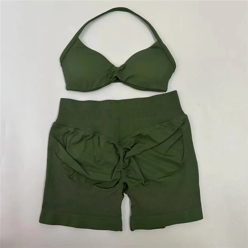 01 Pistachio green