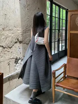 Miyake Pleated Women's Casual Dress, Loose And Oversized, Elegant Sleeveless Mid-length Dress 1