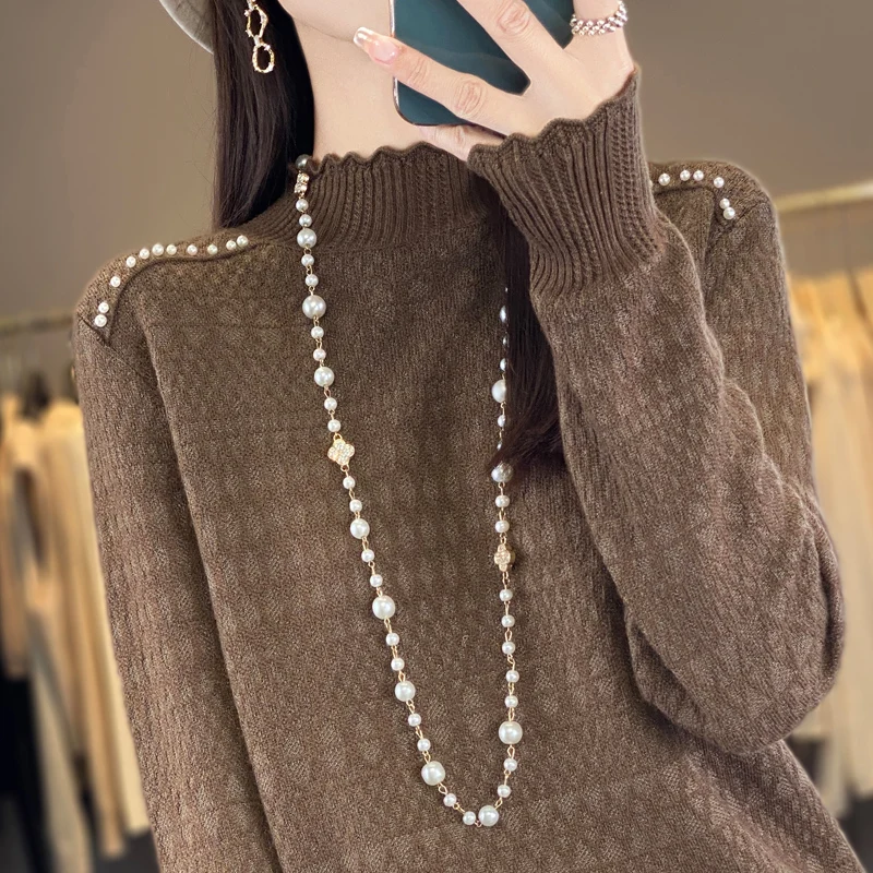 Рисунок 4 - Пуловер с полувысоким воротом и жемчугом